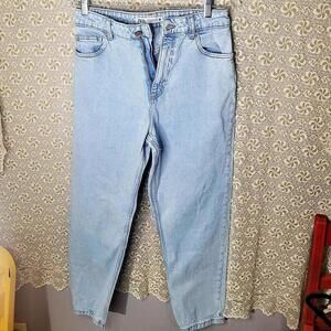 Zara light wash tapered leg boyfriend jeans